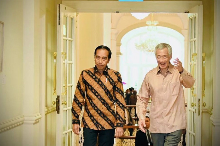 Usai memperkenalkan anggota delegasi kedua negara, Jokowi dan PM Singapura Lee Hsien Loong langsung menuju ke Kantor Perdana Menteri untuk melakukan pertemuan informal.