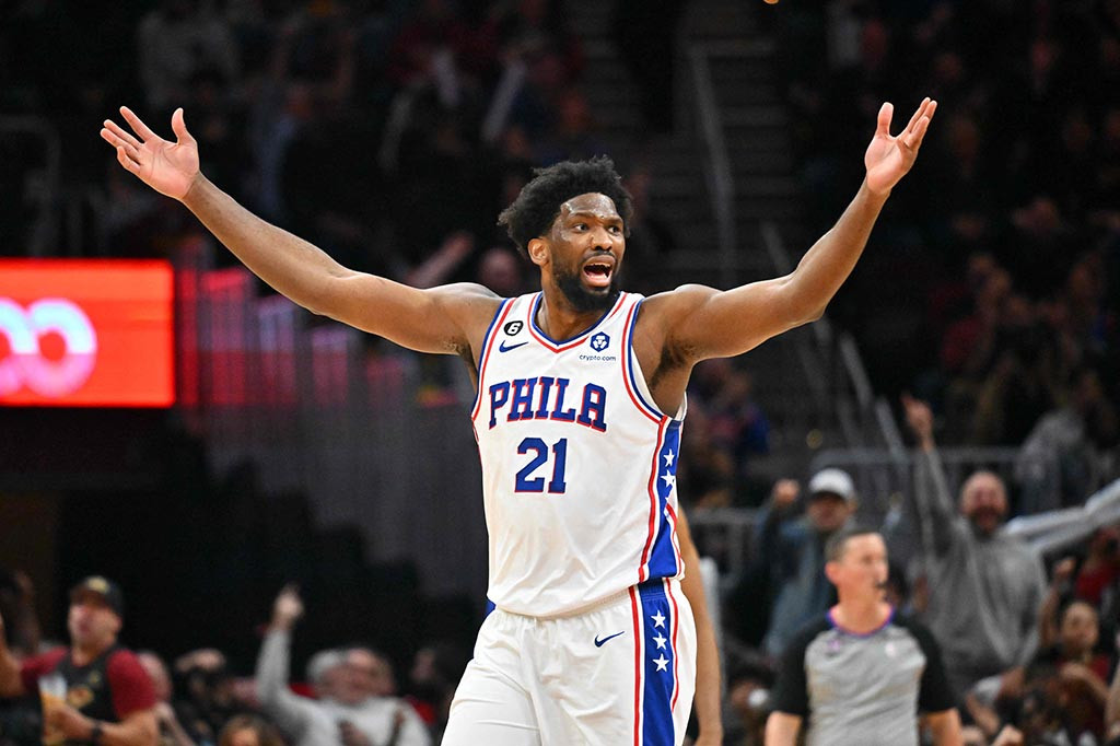 Joel Embiid kembali menjadi bintang dengan 38 poin saat Philadelphia 76ers meraih kemenangan keenam beruntun dengan kemenangan 118-109 atas Cleveland Cavaliers pada Rabu, 15 Maret 2023.