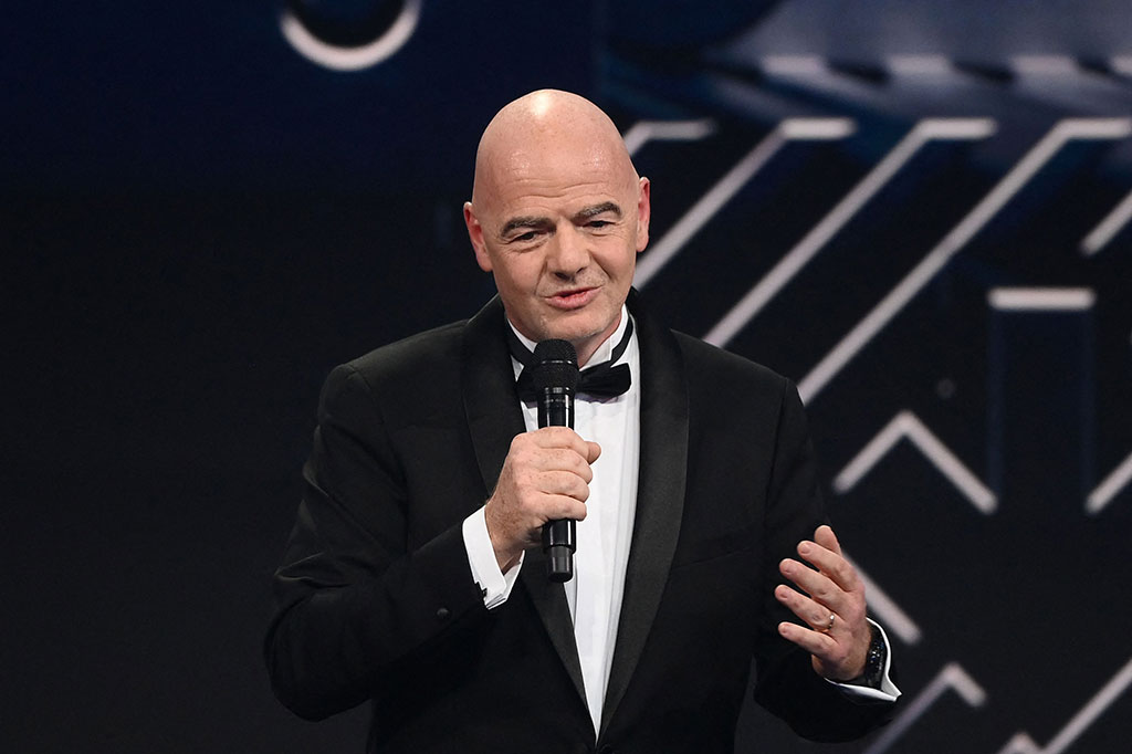 Infantino menikah dengan Leena Al Ashqar dari Lebanon, pasangan ini memiliki empat anak (Alessia, Sabrina, Shanïa Serena dan Dhalia Nora). Dia merupakan penggemar klub Italia Inter Milan.