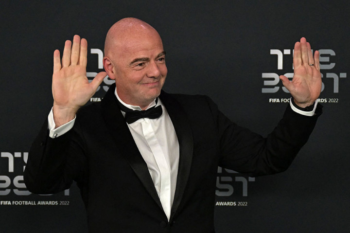 Ia belajar hukum di Universitas Fribourg. Infantino fasih berbahasa Italia, Spanyol, Prancis, dan Jerman. Infantino juga berbicara bahasa Inggris, Portugis, dan Arab.