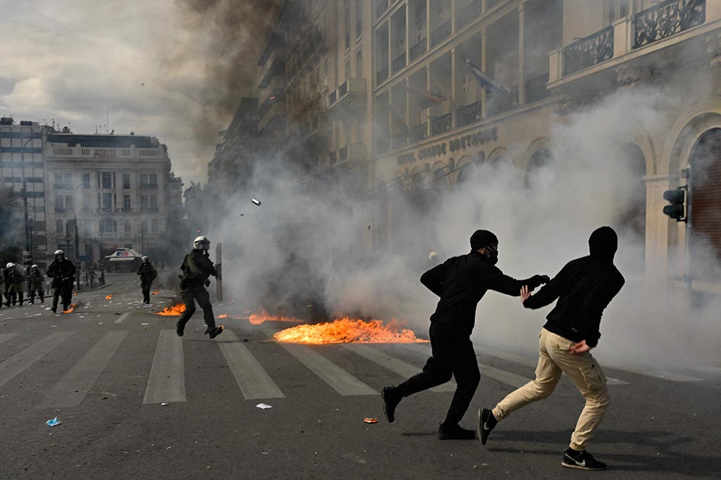 Pekan lalu, sekitar 65.000 orang ikut serta dalam demonstrasi di seluruh negeri, termasuk sekitar 40.000 orang di Athena.