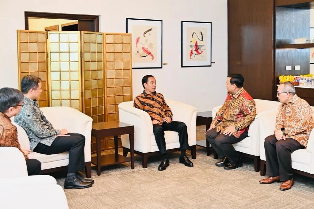 Presiden Joko Widodo tiba di Bandara Internasional Syamsudin Noor, Kota Banjarbaru, Provinsi Kalimantan Selatan, sekitar pukul 17.20 WITA pada Kamis, 16 Maret 2023, seusai kunjungan kerja dari Singapura.