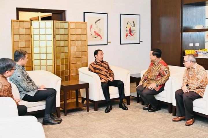 Presiden Joko Widodo tiba di Bandara Internasional Syamsudin Noor, Kota Banjarbaru, Provinsi Kalimantan Selatan, sekitar pukul 17.20 WITA pada Kamis, 16 Maret 2023, seusai kunjungan kerja dari Singapura.