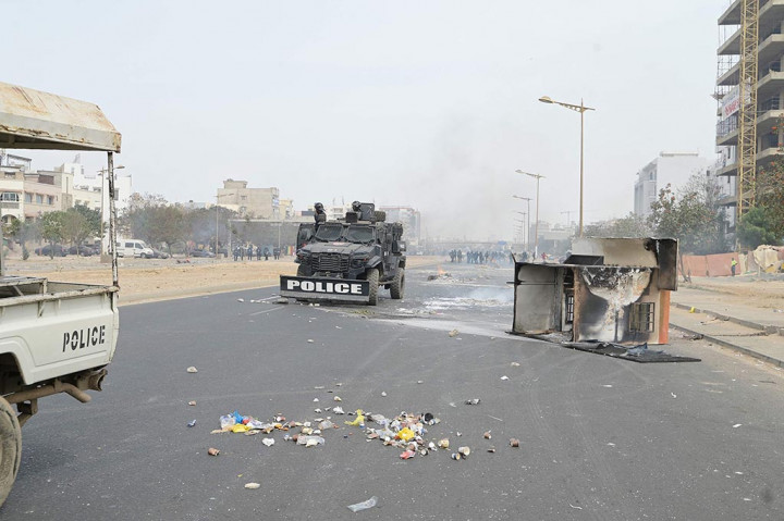 Sonko kemudian tiba di pengadilan sekitar pukul 10:45 (1045 GMT), kata wartawan AFP lainnya.
