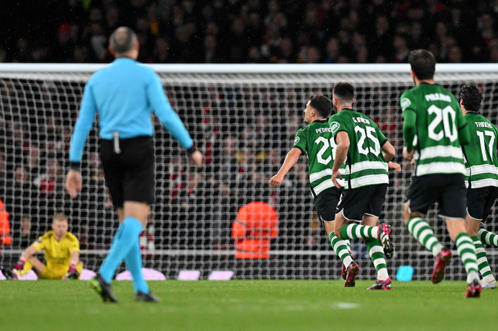 Sporting berhasil menyamakan kedudukan pada menit ke-62. Pedro Goncalves mencatatkan namanya di papan skor setelah tendangannya dari dekat garis tengah lapangan tidak bisa dijangkau Ramsdale. Skor menjadi 1-1.
