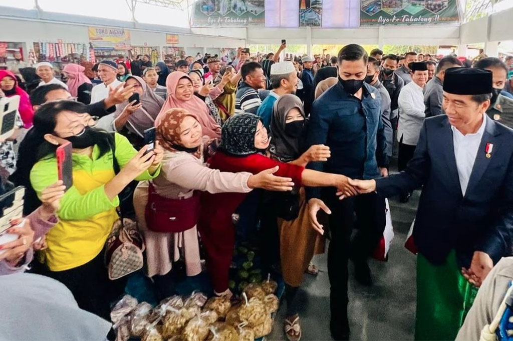 Saat ditanya mengenai kesan kunjungan ke kabupaten Tabalong untuk pertama kalinya, Presiden Jokowi menyebut warga Tabalong ramah.
