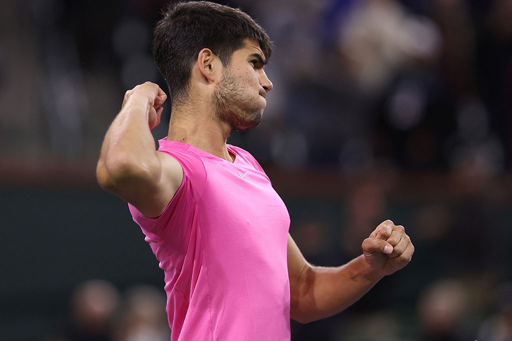 Unggulan teratas Carlos Alcaraz mengalahkan Felix Auger-Aliassime 6-4, 6-4 pada Kamis, 16 Maret 2023 waktu setempat, untuk membukukan pertemuan semifinal dengan Jannik Sinner di WTA dan ATP Masters 1000 di Indian Wells.