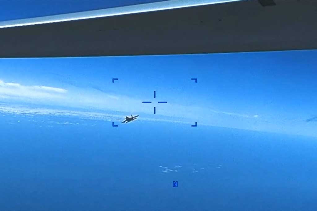 Departemen Pertahanan Amerika Serikat pada Kamis merilis video rahasia mengenai detik-detik pesawat tak berawak MQ-9 Reaper ditabrak pesawat tempur Rusia Su-27 Flanker di atas Laut Hitam, dua hari lalu.