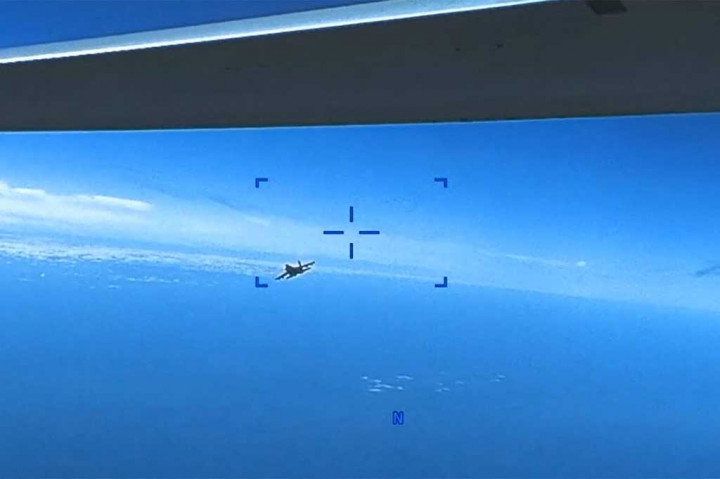 Departemen Pertahanan Amerika Serikat pada Kamis merilis video rahasia mengenai detik-detik pesawat tak berawak MQ-9 Reaper ditabrak pesawat tempur Rusia Su-27 Flanker di atas Laut Hitam, dua hari lalu.
