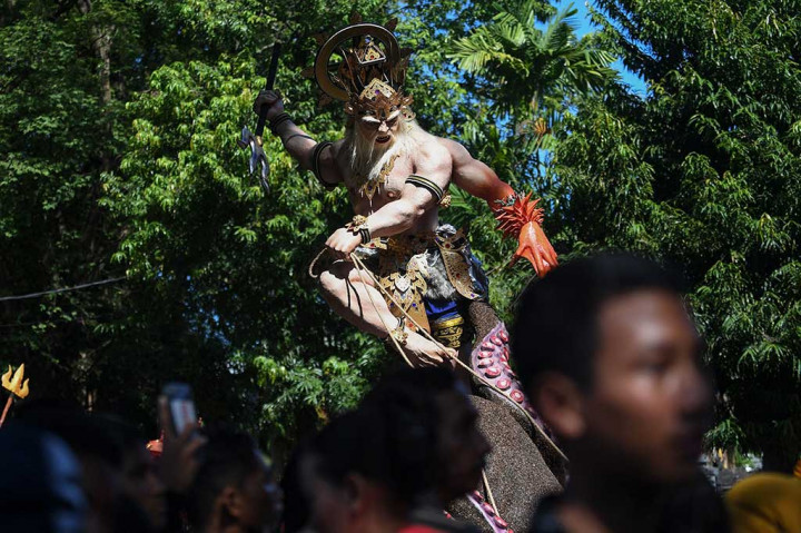 Ketut Sutama mengatakan setelah Upacara Melasti dilakukan, rangkaian perayaan hari suci Nyepi di Bali dilanjutkan dengan Tawur Kesanga, Pengerupukan, dan pawai Ogoh-ogoh.