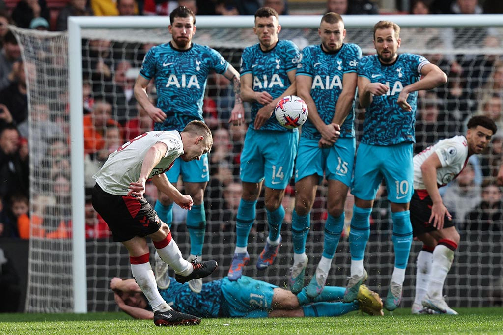 James Ward-Prowse yang menjadi eksekutor mampu menjalankan tugasnya dengan baik dan merubah skor menjadi 3-3. Pertandingan berakhir dengan imbang.