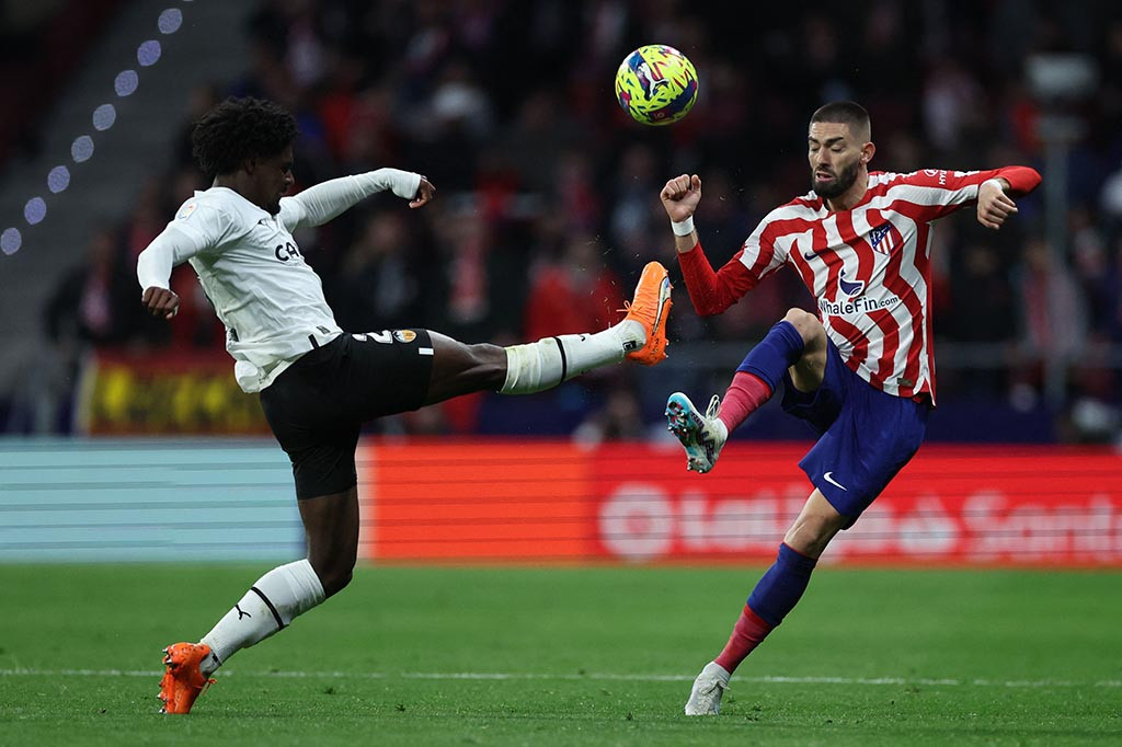 Atletico Madrid menang telak 3-0 atas Valencia dalam lanjutan pekan ke-26 Liga Spanyol di Wanda Metropolitano, Madrid pada Minggu, 19 Maret 2023 dini hari WIB.