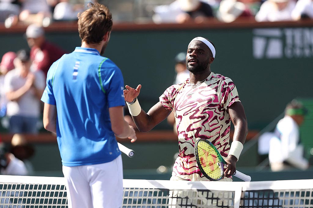 Tidak gentar, Medvedev mematahkan servis Tiafoe untuk, tetapi sekali lagi petenis Amerika itu menolak menyerah, bertahan dari empat match point lagi menuju service break untuk memaksakan tiebreak.