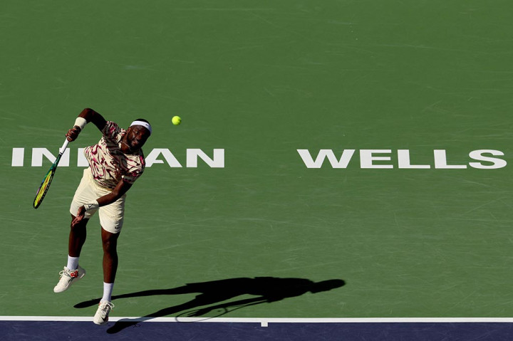 Medvedev dengan cepat mendapatkan keunggulan pada set kedua, mematahkan servis Tiafoe pada gim pembuka dengan pukulan forehand.