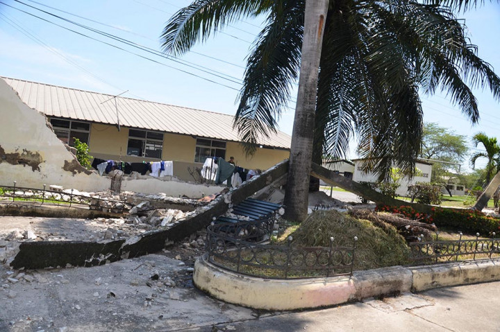 Gempa mengguncang pantai utara dan tengah Peru dengan intensitas yang lebih kecil. Di Tumbes, 12 rumah rusak, menurut laporan resmi.