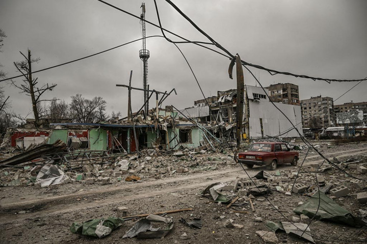 Walikota Kramatorsk Oleksandr Goncharenko membenarkan bahwa dua orang tewas akibat bom cluster. 