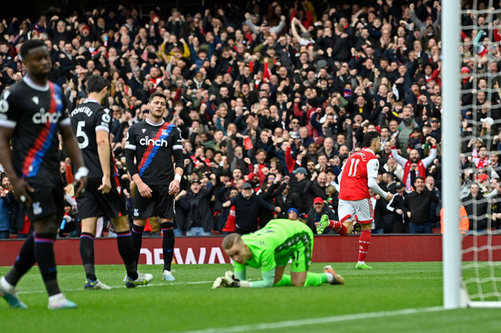 Arsenal bisa membuka keunggulan sepuluh menit kemudian. Bukayo Saka mengirimkan umpan ke Martinelli di kotak penalti, dia kemudian mengecoh satu pemain sebelum melepaskan tendangan ke pojok kiri gawang Whitworth. Skor menjadi 1-0.