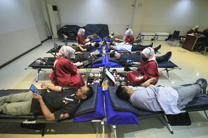 Kegiatan donor darah yang diselenggarakan oleh Media Group Network (MGN) bekerja sama dengan PMI Kabupaten Tangerang.