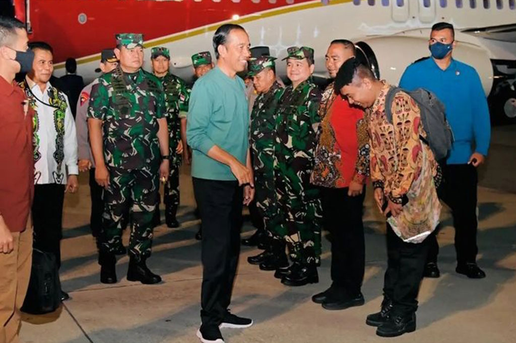 Jokowi juga akan mengunjungi Kabupaten Keerom untuk meninjau lumbung jagung, kemudian ke Distrik Sentani, Jayapura untuk mengunjungi lokasi pengoilahan sagu dan lokasi pembenihan ikan.