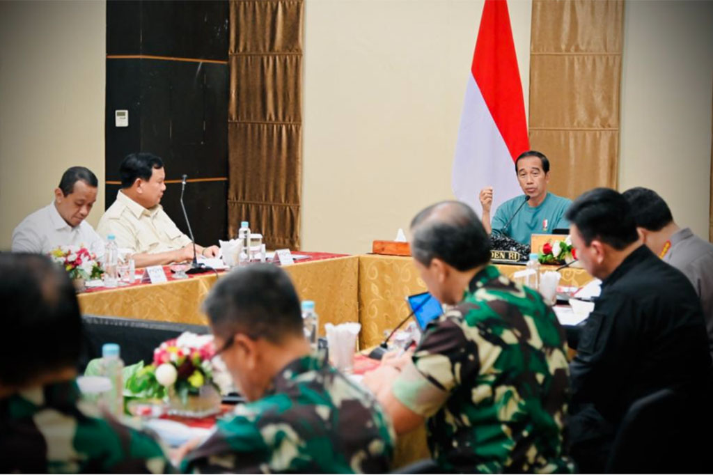 “Beliau mengingatkan kepada kita untuk bekerja secara lebih terintegrasi antara program-program pusat dengan program-program daerah, sehingga TNI-Polri betul-betul bisa mengawal seluruh kebijakan dan meningkatkan kesejahteraan wilayah Papua,” ucap Kapolri Jenderal Listyo Sigit Prabowo