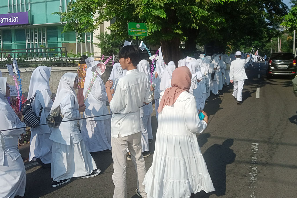 Ramadan adalah bulan kesembilan dalam kalender Hijriah. Pada bulan ini, umat Muslim di seluruh dunia melakukan ibadah puasa dan memperingati wahyu pertama yang turun kepada Nabi Muhammad menurut keyakinan umat Muslim. Puasa Ramadan merupakan salah satu dari rukun Islam. 