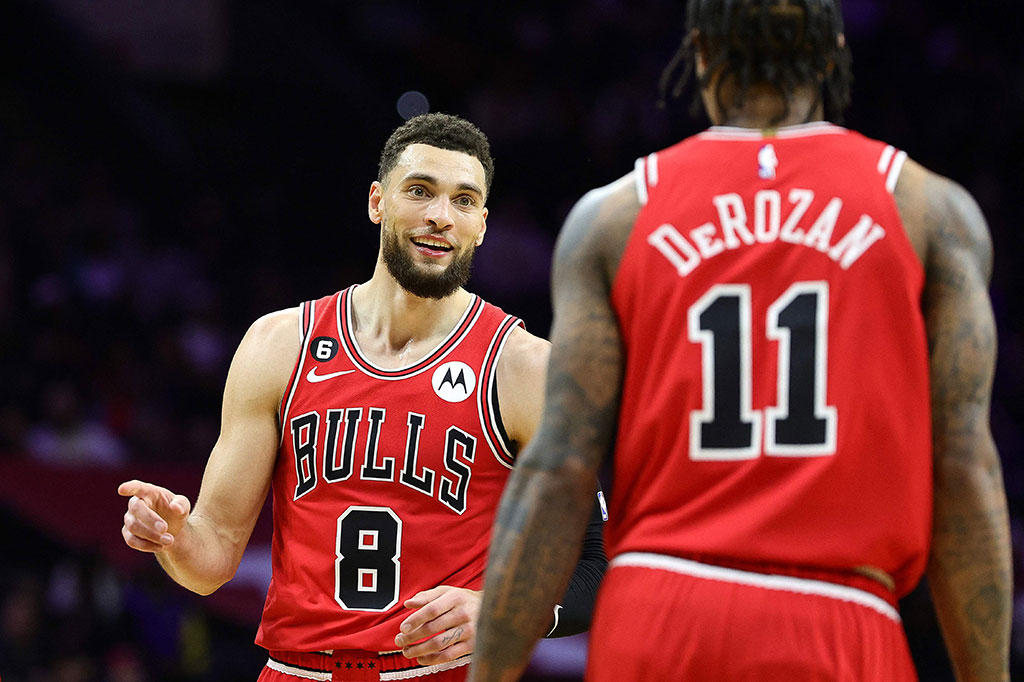 Zach LaVine mencetak 26 poin, DeMar DeRozan 25 poin, dan Nikola Vucevic mencatatkan double-double 21 poin 12 rebound untuk Bulls.