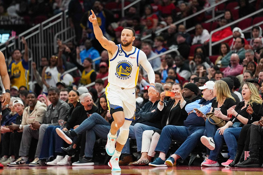 Golden State Warriors yang merupakan juara bertahan NBA menang akurasi tembakan yaitu 50 persen, memasukan 44 bola dari 88 percobaan. Sementara akurasi Rockets hanya 41,9 persen, 39 sukses dari 93 upaya tembakan. Akurasi tembakan tiga angka Warriors juga lebih unggul yakni 35,4 persen berbanding Rockets yang hanya 27,8 persen.