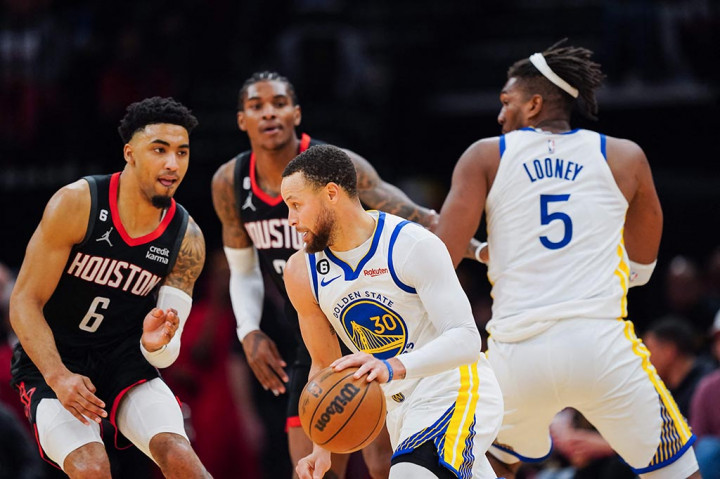 Warriors yang sebelum pertandingan berada di posisi tujuh klasemen NBA Wilayah Barat, kini merangkak ke posisi enam dengan torehan 37 menang 36 kalah (37-36).