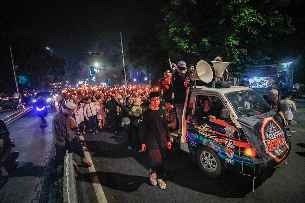 Dalam rangka menyambut bulan suci Ramadan 1444 Hijriah, ribuan warga menggelar pawai obor di Jalan Panjang, Kebon Jeruk, Jakarta Barat, Selasa, 21 Maret 2023.