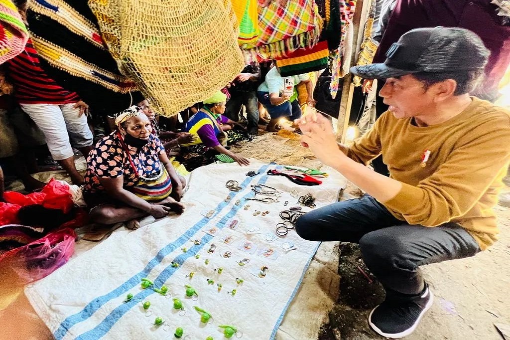 Pejabat Wali Kota Jayapura Frans Pekey menyampaikan terima kasih atas kunjungan Presiden Joko Widodo ke Pasar Regional Youtefa untuk melihat secara langsung aktivitas para pedagang dan kondisi pasar tersebut.