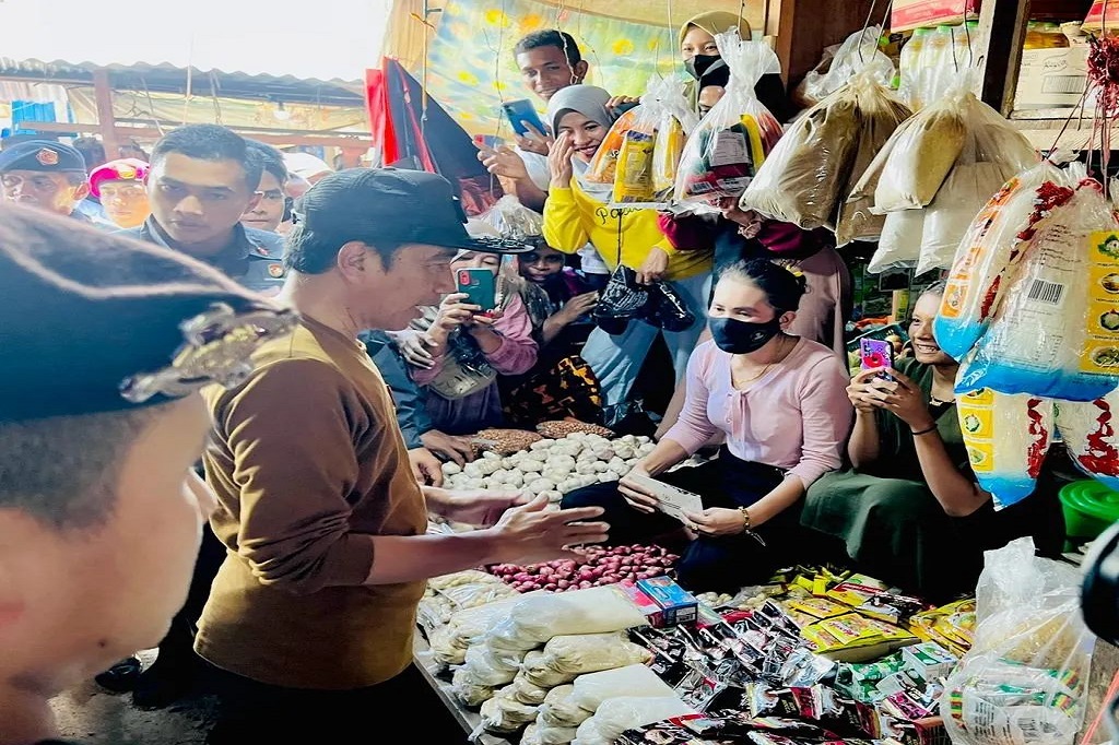 Kunjungan Presiden Jokowi ke Pasar Regional Youtefa setelah sebelumnya meresmikan Papua Youth Creative Hub di Distrik Abepura, Kota Jayapura.