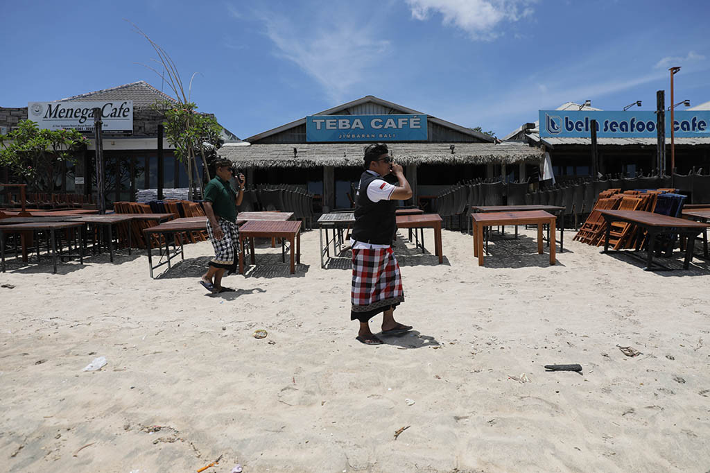 Di wilayah Desa Adat Tuban, Bandara Internasional I Gusti Ngurah Rai, serta Jalan Tol Bali Mandara menghentikan sementara operasional selama Hari Raya Nyepi. 