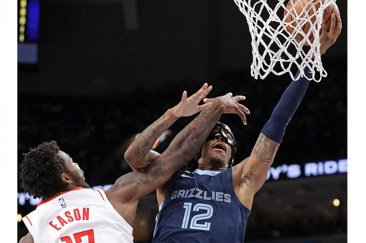 Ja Morant yang kembali bermain setelah diskors delapan gim mencetak 17 poin dan memastikan timnya Memphis Grizzlies menjuarai Divisi Barat Daya usai mengalahkan Houston Rockets 130-125 dalam laga NBA di FedEx Forum Arena Tennessee, Kamis, 23 Maret 2023 WIB.