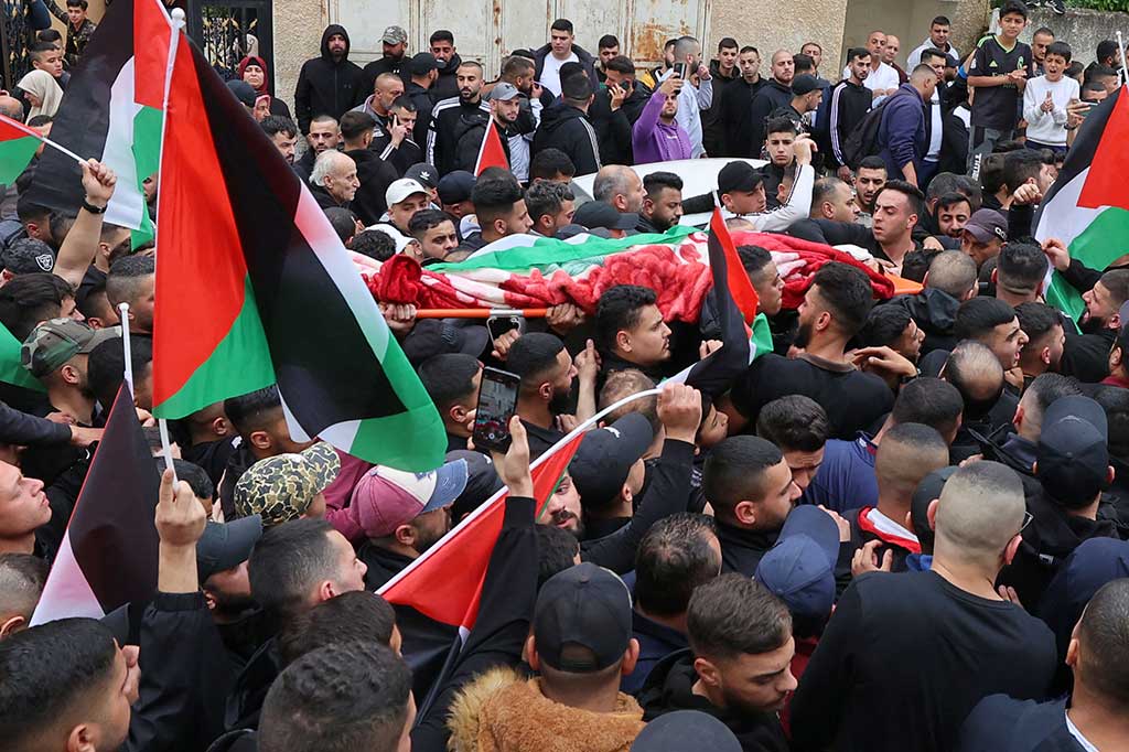 Militer Israel mengatakan pasukan menyerbu Desa Shufa, dekat Tulkarm, untuk mengejar Abu Khadija yang diduga terlibat dalam beberapa penembakan yang menargetkan warga Israel.