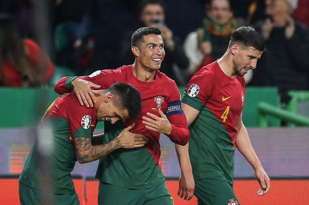 Portugal membuka skor saat pertandingan baru berjalan delapan menit. Bermula dari tendangan sepak pojok, tembakan jarak jauh Joao Cancelo mengenai Lars Traber dan Ronaldo sebelum gagal ditepis sempurna oleh kiper Benjamin Buchel. Gol tersebut tercatat atas nama Cancelo. Skor 1-0 bertahan hingga turun minum.