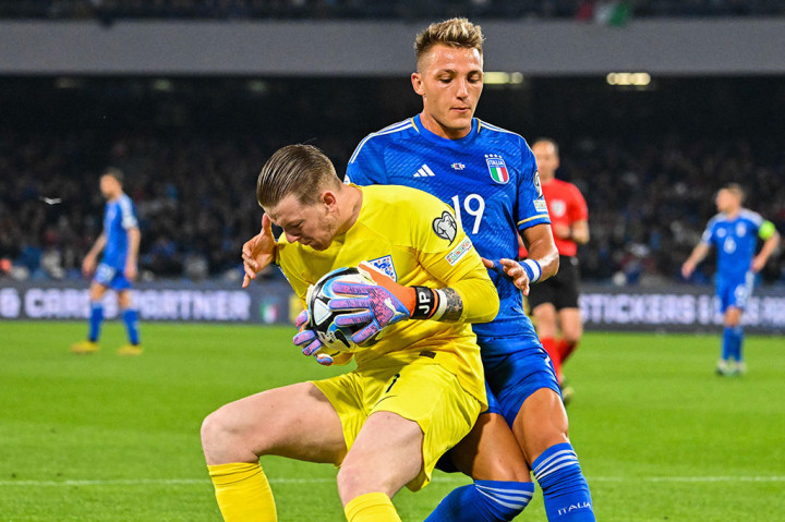 Italia gagal memanfaatkan keunggulan jumlah pemain untuk menyamakan kedudukan. Skor 2-1 untuk kemenangan Inggris bertahan hingga pertandingan selesai.
