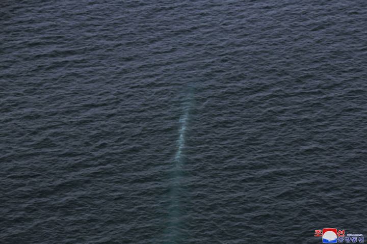 Korea Utara telah menguji coba drone tempur nuklir bawah air yang dirancang untuk melepaskan tsunami radioaktif yang dapat menghancurkan kapal dan pelabuhan angkatan laut musuh.