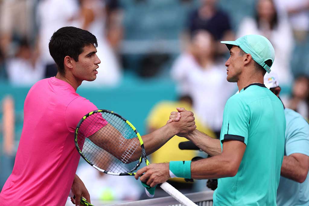 Petenis Spanyol berusia 19 tahun, pemain termuda yang menduduki peringkat teratas, itu ingin melengkapi gelar Sunshine Double setelah mengalahkan Daniil Medvedev di final Indian Wells pekan lalu.