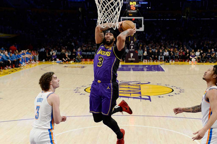  Los Angeles Lakers merangsek ke peringkat delapan klasemen NBA Wilayah Barat seusai mengalahkan Oklahoma City Thunder dengan skor 116-111 di Crypto.com Arena Los Angeles, Sabtu, 25 Maret 2023 WIB.