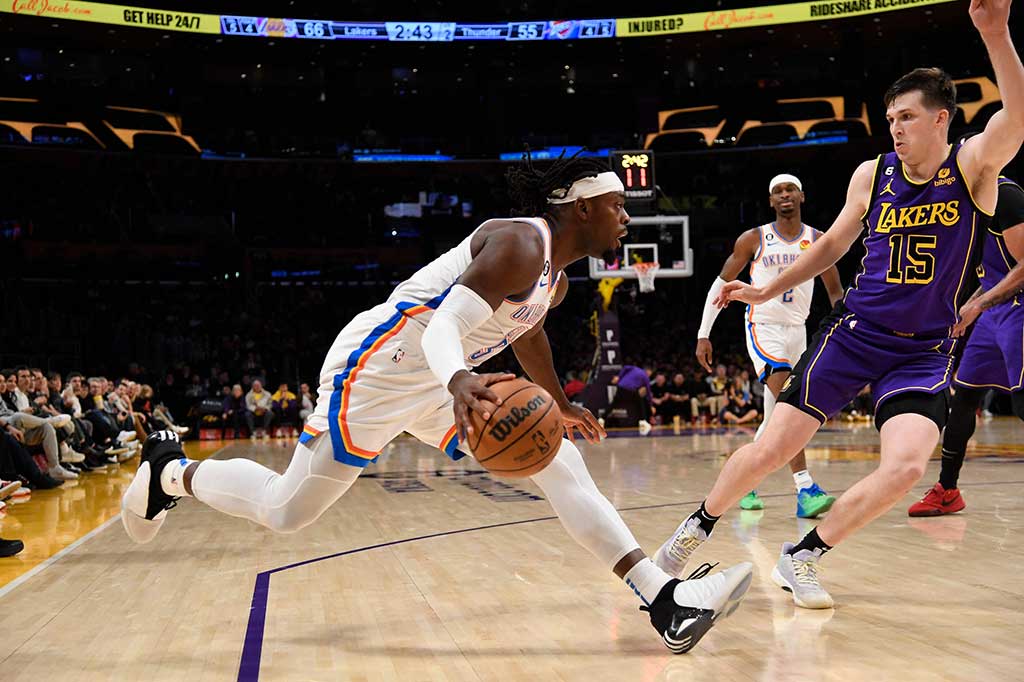 Luguentz Dort menambahkan 15 poin, dan Jeremiah Robinson-Earl 14 poin.