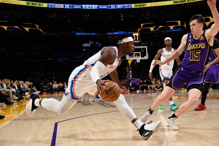 Luguentz Dort menambahkan 15 poin, dan Jeremiah Robinson-Earl 14 poin.