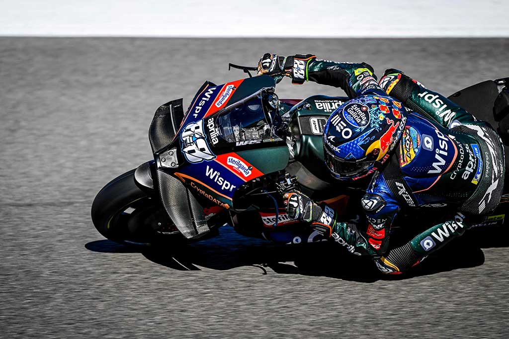 Kemudian pembalap RNF Aprilia, Miguel Oliveira, dengan selisih waktu 0,174 detik dari Marc mengamankan posisi keempat.