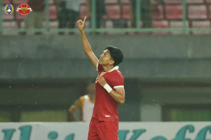 Keunggulan Indonesia bertambah pada menit ke-14. Sundulan Yakub mampu ditahan kiper Burundi, namun dari sana muncul kemelut di mulut gawang Fabien yang berhasil dimaksimalkan oleh Dendy Sulistyawan untuk menggandakan keunggulan.