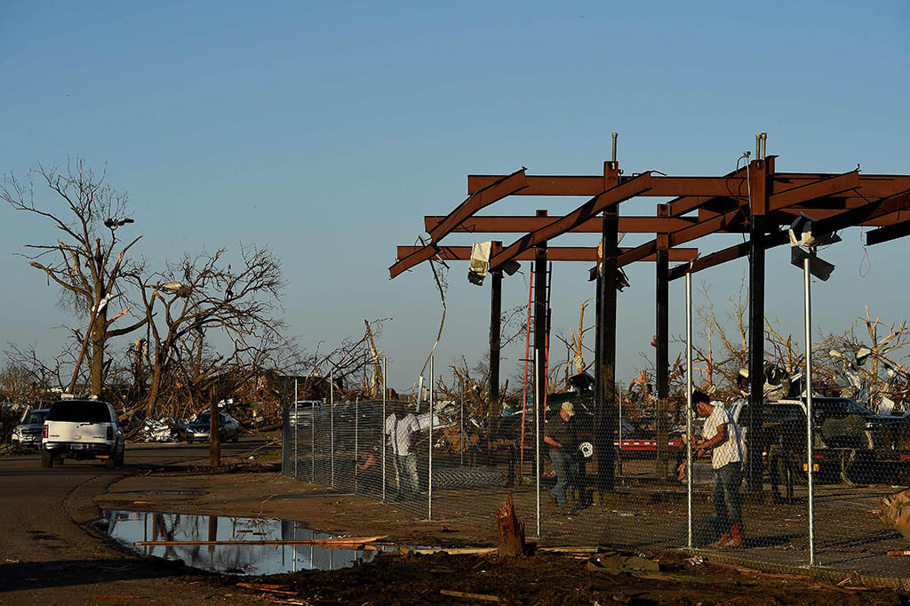 Badan manajemen darurat negara bagian mengatakan Sabtu, 25 Maret 2023 bahwa setidaknya empat orang hilang dan puluhan lainnya terluka, sementara puluhan ribu orang di Mississippi, Alabama dan Tennessee tanpa listrik.