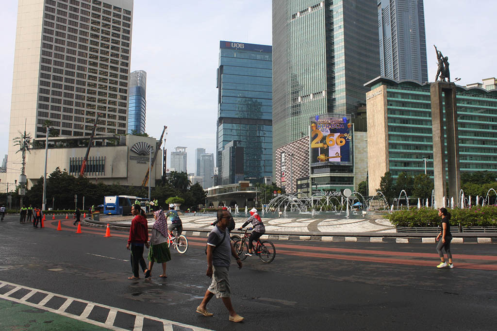 Hari bebas kendaraan bermotor (HBKB) atau car free day (CFD) di Jalan Sudirman-Thamrin, Jakarta Pusat, tampak sepi pengunjung pada pekan pertama Ramadan 2023, Minggu, 26 Maret 2023.