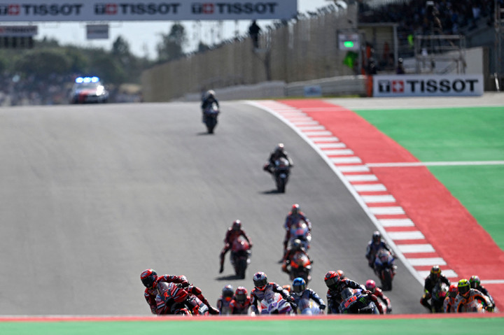 Selanjutnya ada Miller di peringkat ketujuh, dan di belakangnya ada Fabio Quartararo (Monster Energy Yamaha) yang bersusah payah mencapai finis kedelapan, tepat di depan Aleix Espargaro (Aprilia Racing).