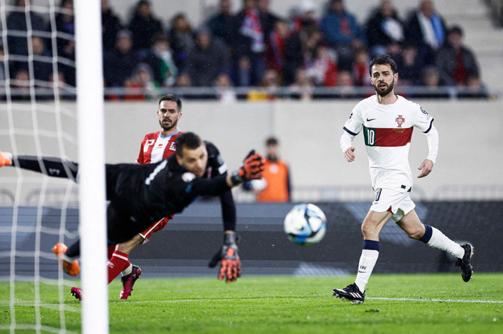 Tiga menit kemudian, Portugal mencetak gol ketiga lewat sundulan Bernardo Silva di kotak penalti setelah menyambut umpan silang Joao Palhinha ke tengah kotak penalti.