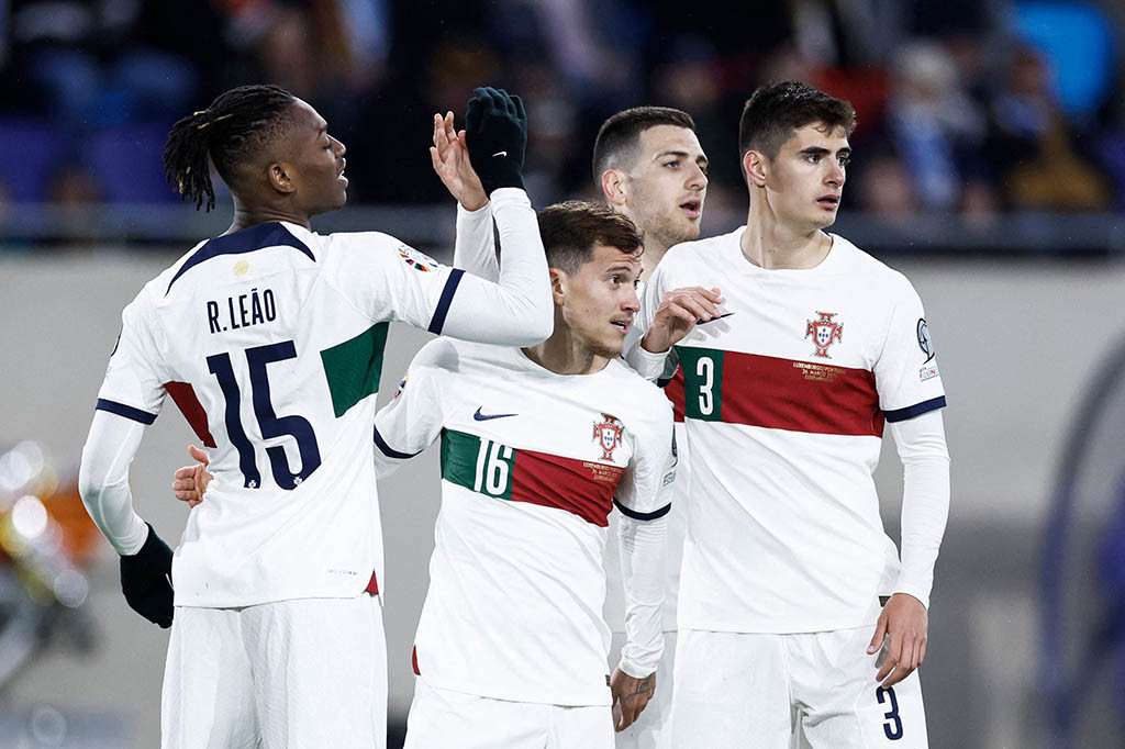 Portugal memperbesar jaraknya dari Luksemburg pada menit ke-77. Pemain pengganti, Otavio menyundul bola hasil umpan silang Rafael Leao dan mengubah kedudukan menjadi 5-0.