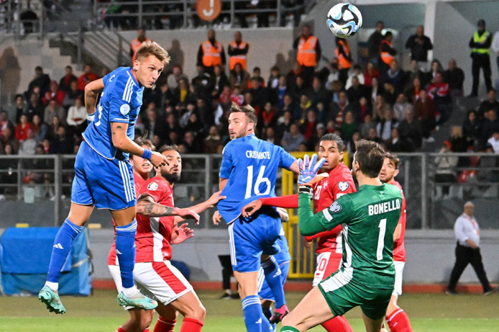 Italia mendominasi penguasaan bola dan terus menekan Malta. Permainan mereka membuahkan gol pada menit ke-15. Lewat skema sepak pojok, umpan Sandro Tonali ke kotak penalti berhasil disundul Retegui menjadi gol. Skor menjadi 1-0.