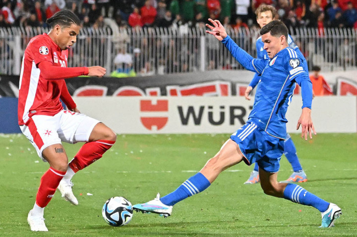 Selepas jeda, permainan tidak berubah dengan Italia tetap mendominasi penguasaan bola. Namun, mereka lebih kesulitan untuk membongkar pertahanan Malta.